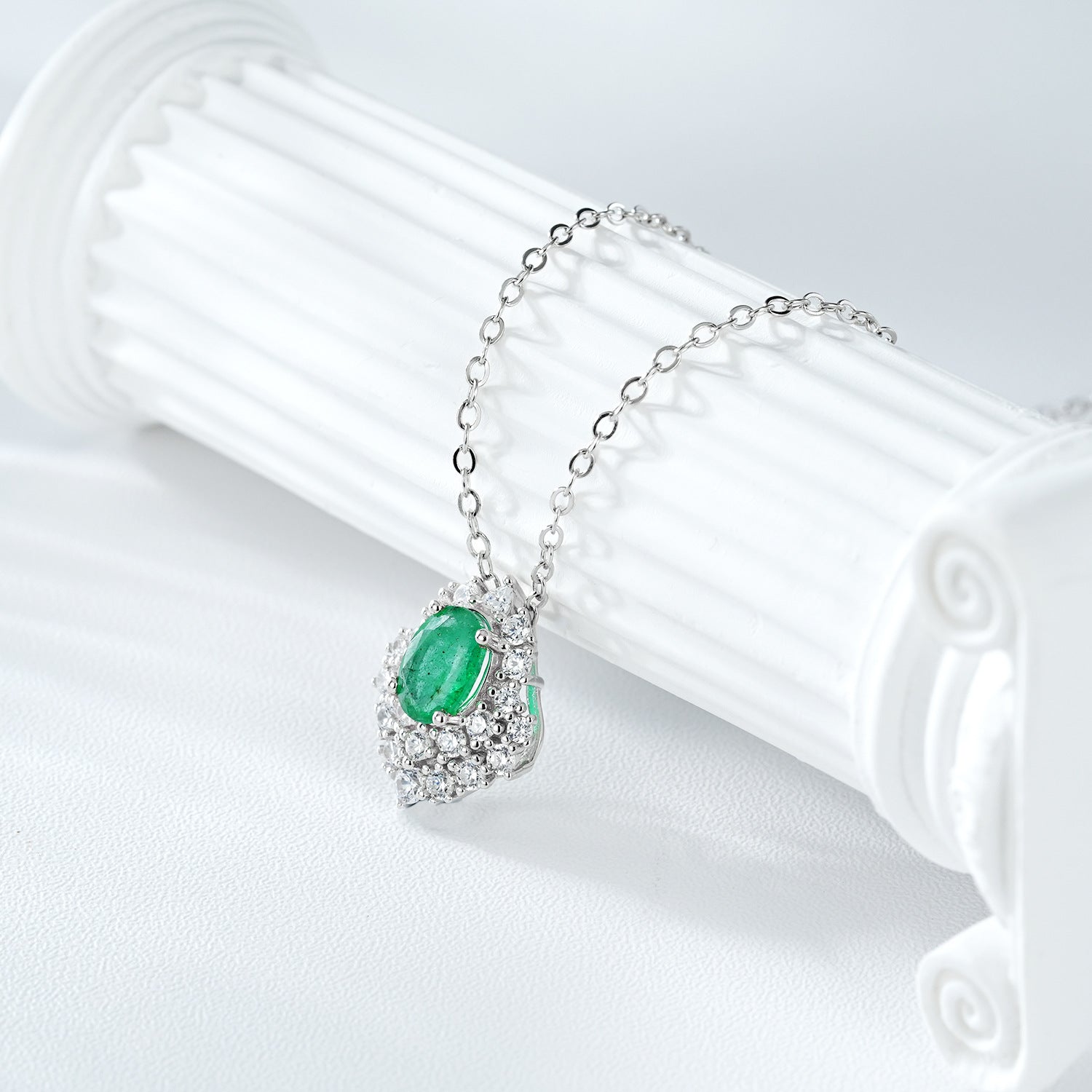 Light And Extravagant Necklace With Female Temperament And Versatility S925 Silver Emerald Pendant Opening Design