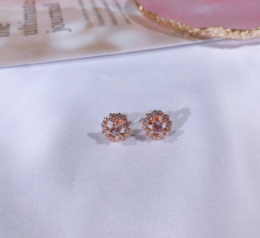 Openwork flower earrings