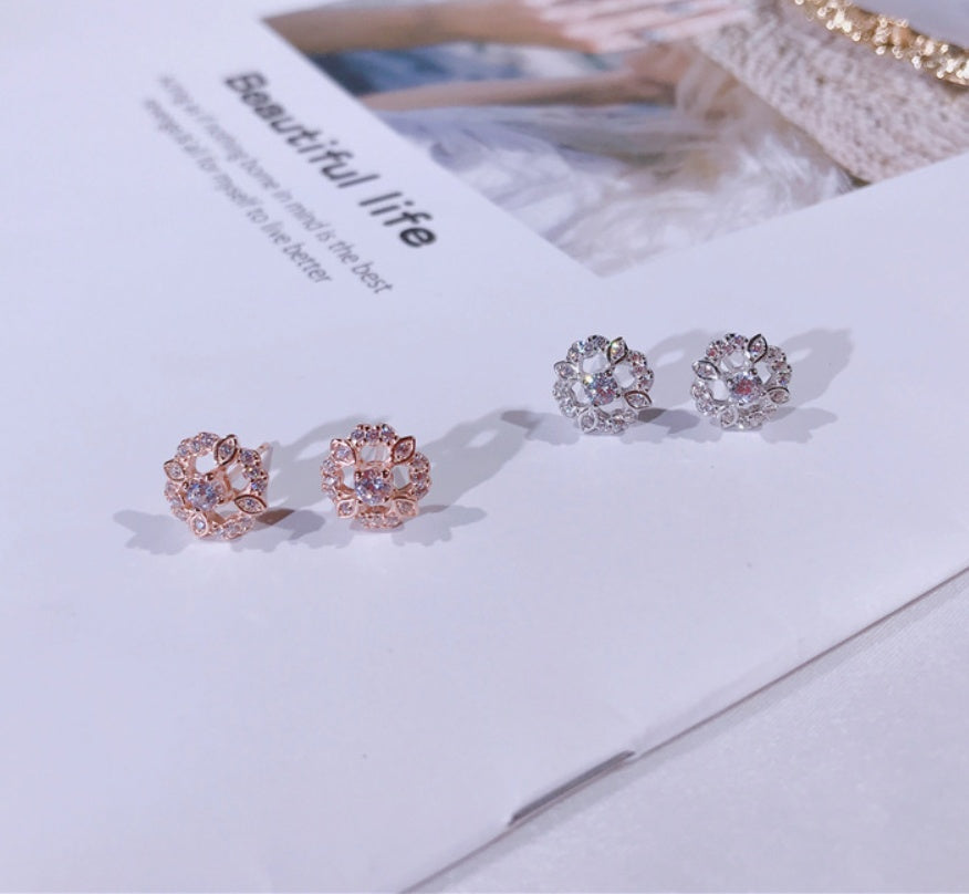 Openwork flower earrings