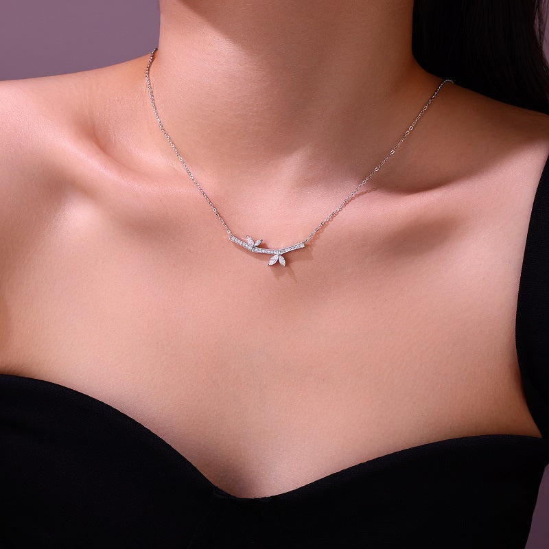 Set With Top-quality Moissanite, This Luxurious And Fashionable Light Luxury Trend Jewelry Necklace Pendant Is Made Of S925 Silver Electroplated With Platinum