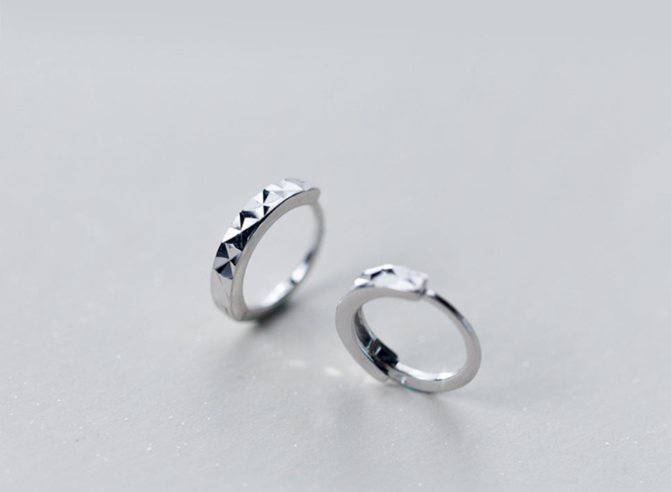 Round earrings, short flower