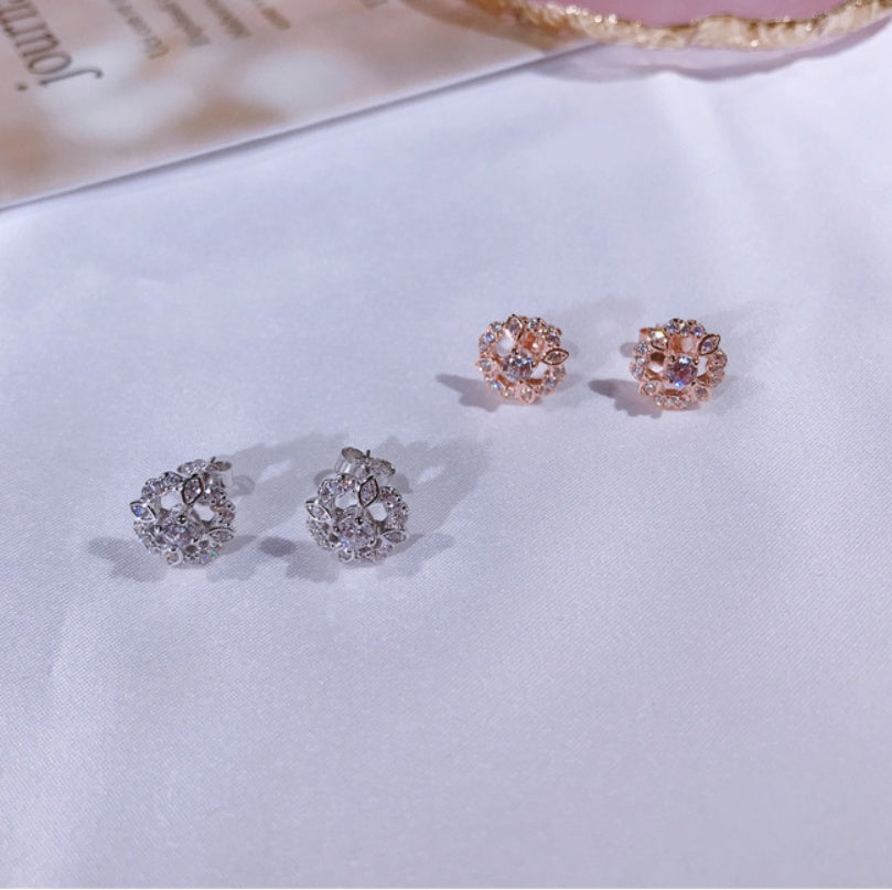 Openwork flower earrings