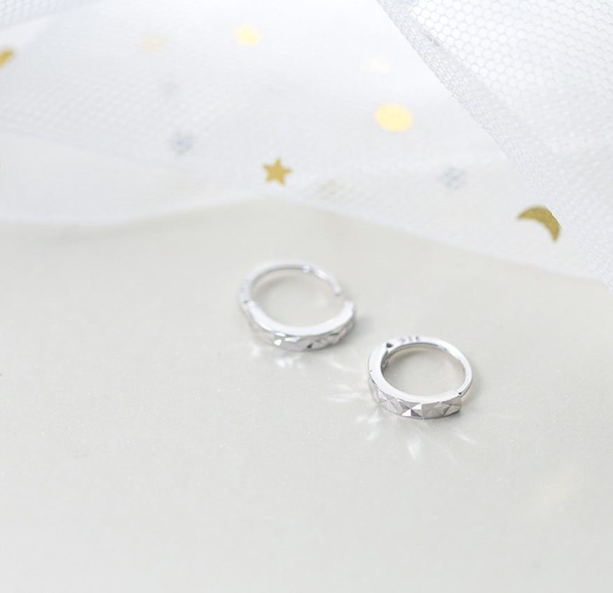 Round earrings, short flower