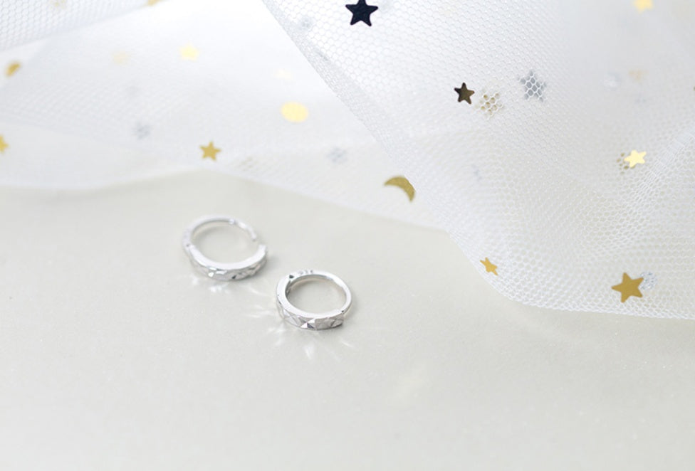 Round earrings, short flower