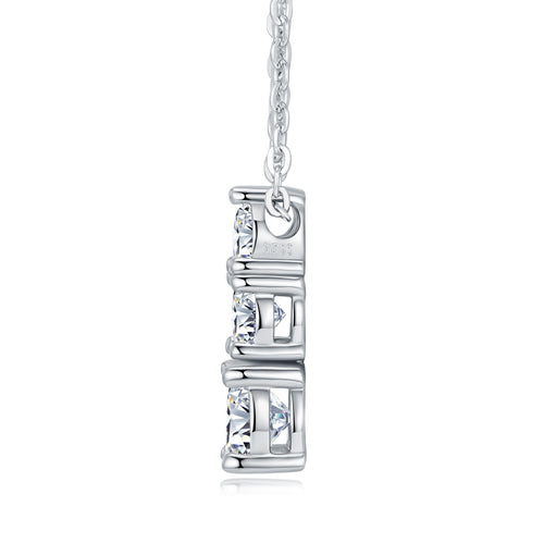 A Luxurious And Fashionable Minimalist Jewelry Pendant Necklace Set With Top-quality Moissanite, Made Of S925 Silver Electroplated With Platinum.