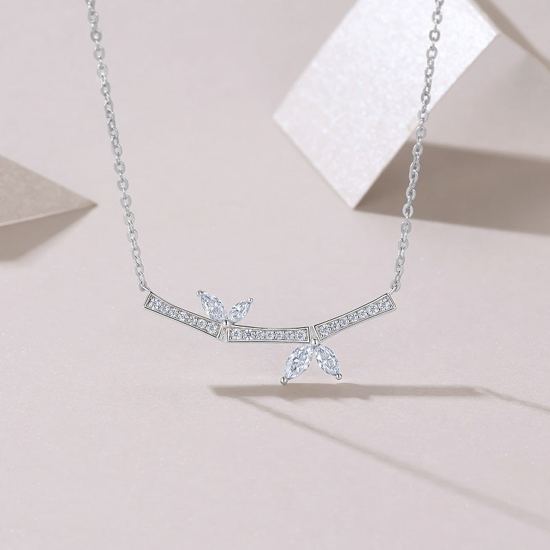 Set With Top-quality Moissanite, This Luxurious And Fashionable Light Luxury Trend Jewelry Necklace Pendant Is Made Of S925 Silver Electroplated With Platinum
