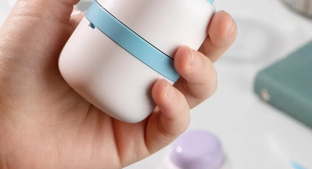 Portable 2-in-1 Pill Box with Pill Cutter for Cutting Small Pills or Large Pills in Half & Quarter Travel Pill Organizer Case
