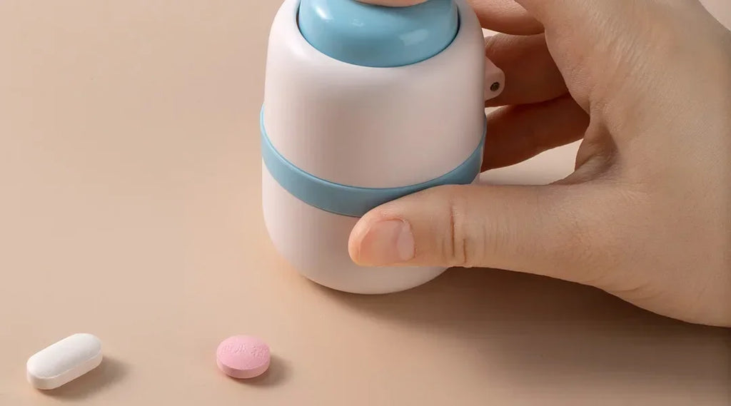 Portable 2-in-1 Pill Box with Pill Cutter for Cutting Small Pills or Large Pills in Half & Quarter Travel Pill Organizer Case