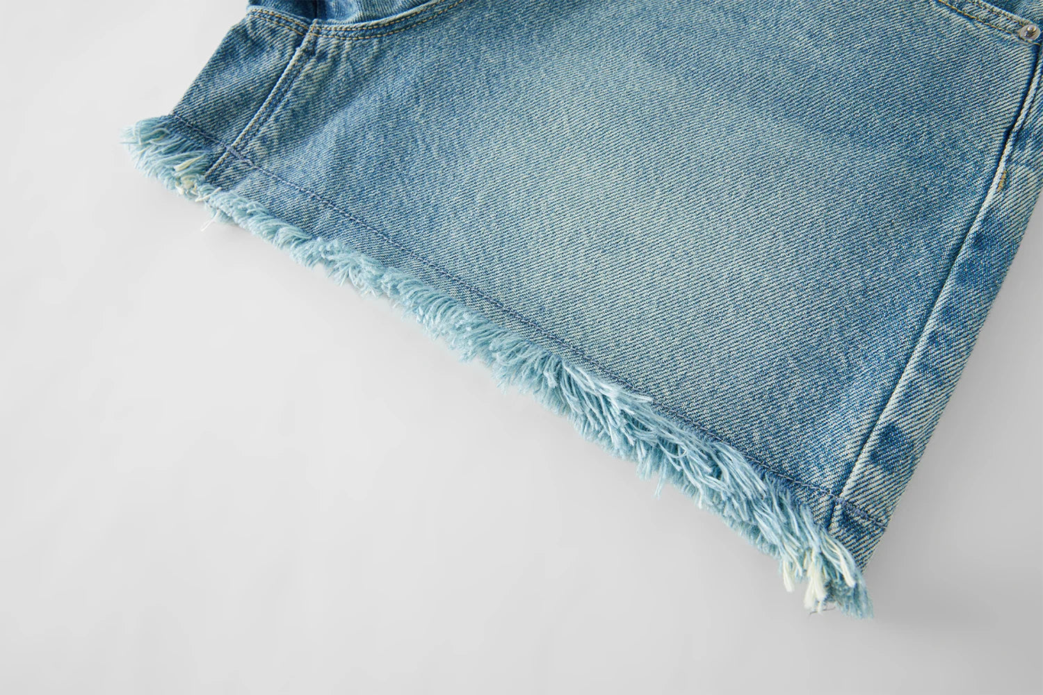 FSLE MInimalism Style Raw Edge Tassel High Waist Jeans for Women 2025 Summer New Simple Versatile Slim Denim Shorts 25FS12666