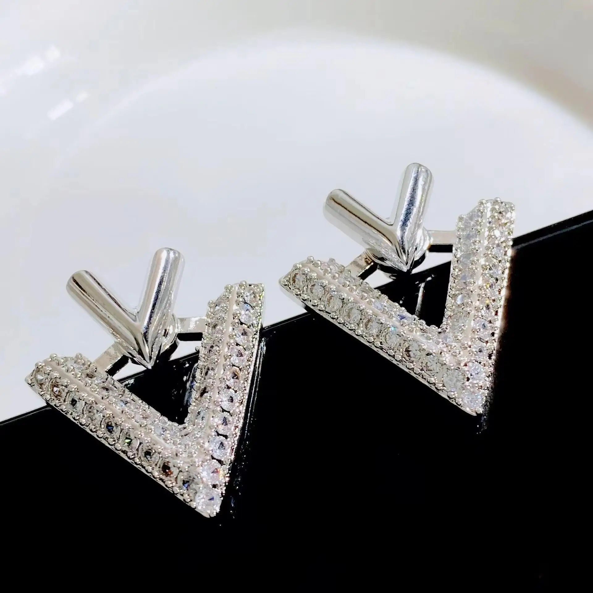 925 Silver Needle Korean Fashion Crystal Heart Earrings For Women Jewelry 2026 Trending New Luxury Women's Hoop Earrings Brincos